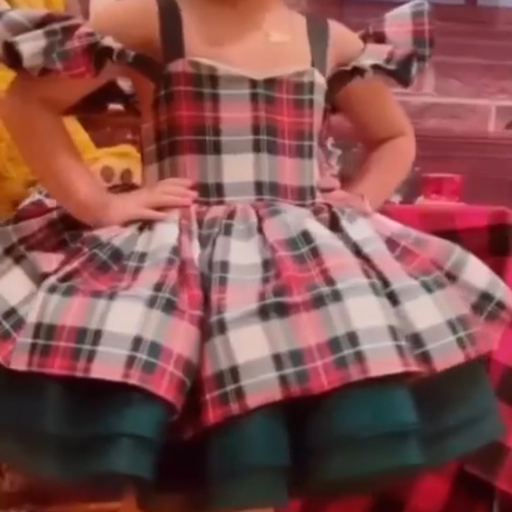 Beautiful Christmas dress. Size 5 tartan print - Picture 2 of 3
